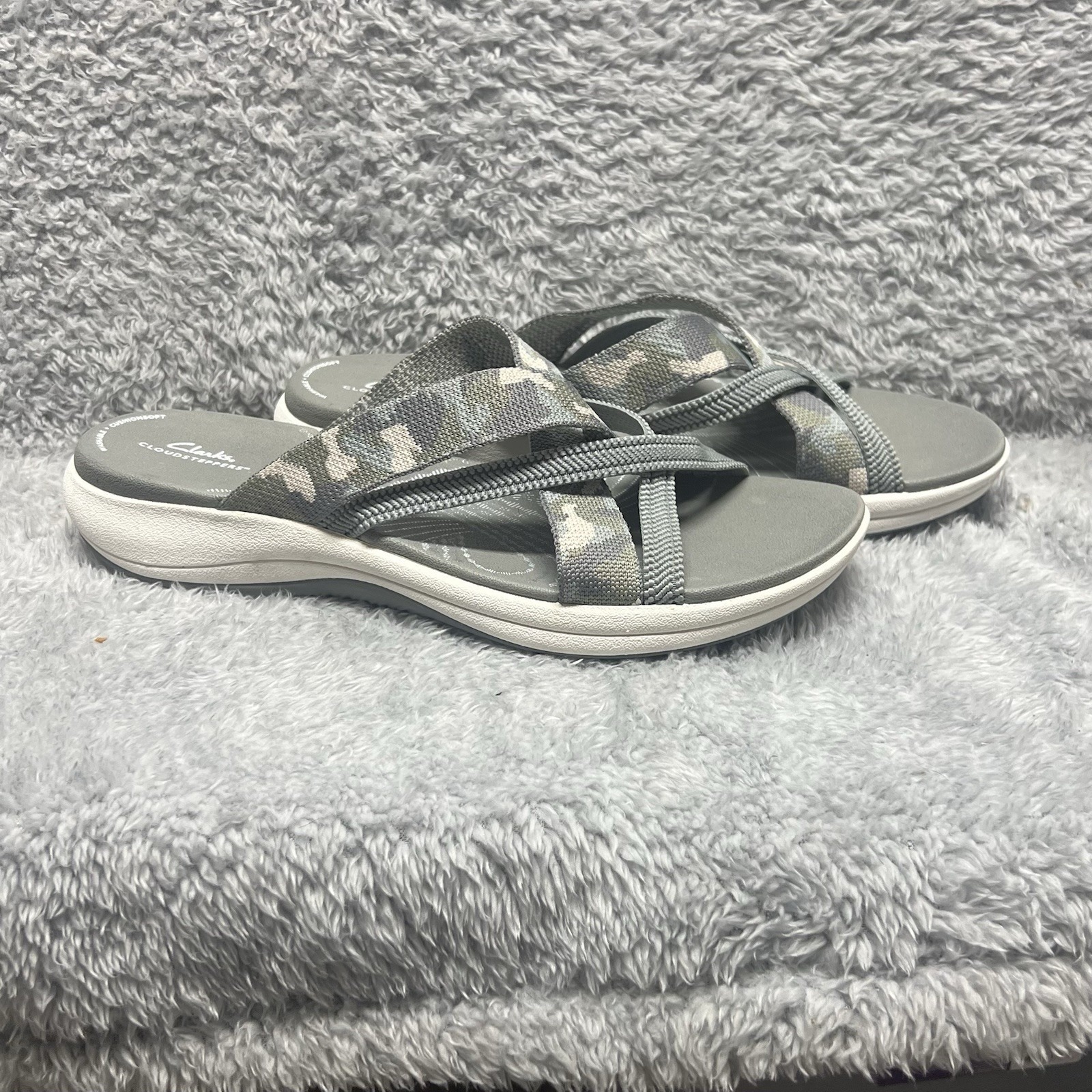 Clarks Cloudsteppers Mira Isle Camo Sandals Gray Khaki Womens 11 Wide Comfort